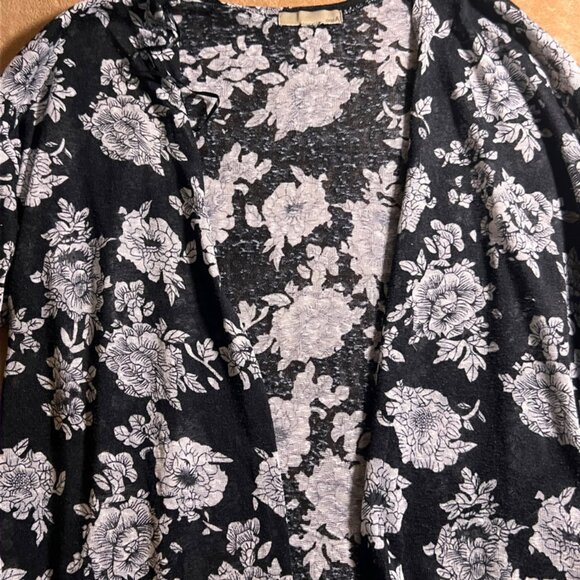 One A Women Medium Black White Floral Knit‎ Lace Long Sleeve Open Cardigan (V) - Picture 3 of 7